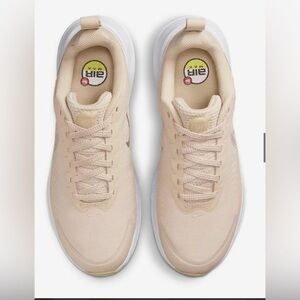 New Women Nike Air Max Nuaxis size 9.5